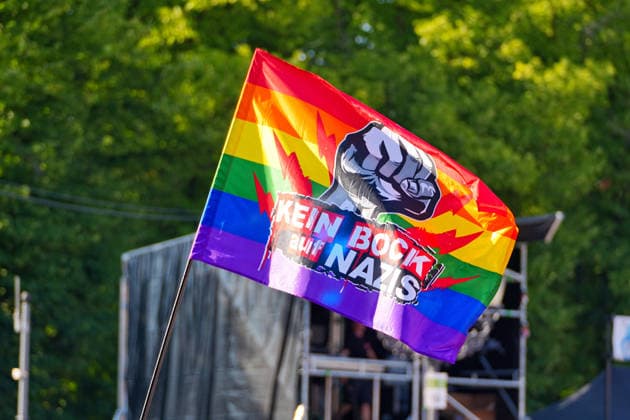 Berlin,24.07.2026,CSD am Brandenburger Tor - Demokratie-Abend - Flagge Kein Bock auf Nazis *** Berlin, July 24, 2026, CSD at the Brandenburg Gate, Democracy Evening, Flag, No Way to Nazis