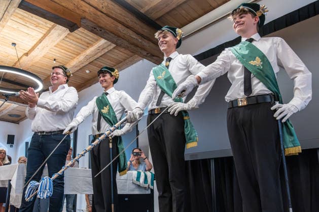 Ravensburg Rutenfesteroeffnung in Ravensburg 24.07.2026 Ravensburg, Baden Wuerttemberg, Deutschland. Mitglieder des Trommlerkorps der Ravensburger Gymnasien praesentieren die uebergebenen Insignien beim Auftakt des Rutenfestes im Schwoersaal in Ravensburg. 24.07.2026. Editorial use only. Foto Eibner Pressefoto Eky Eibner *** Ravensburg Rutenfest Opening Ceremony in Ravensburg, July 24, 2026, Ravensburg, Baden-Württemberg, Germany Members of the Ravensburg high schools’ drum corps present the insignia they were awarded at the opening of the Rutenfest in the Schwoersaal in Ravensburg on July 24, 2026. For editorial use only. Photo: Eibner. Press photo: Eky Eibner Copyright: xEibner-Pressefotox EP_EER