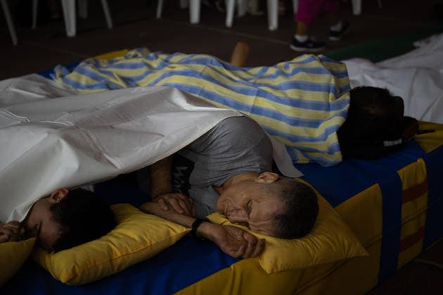 July 24, 2026, Madrid, Madrid, Spain: Nearly 1,000 people evacuated due to a wave of wildfires in the southwest of the Madrid region spend the night sheltered at the Villamanta municipal sports center, hastily converted into an emergency reception facility. Madrid Spain - ZUMAd308 20260724_zsp_d308_004 Copyright: xJuanxCarlosxLucasx