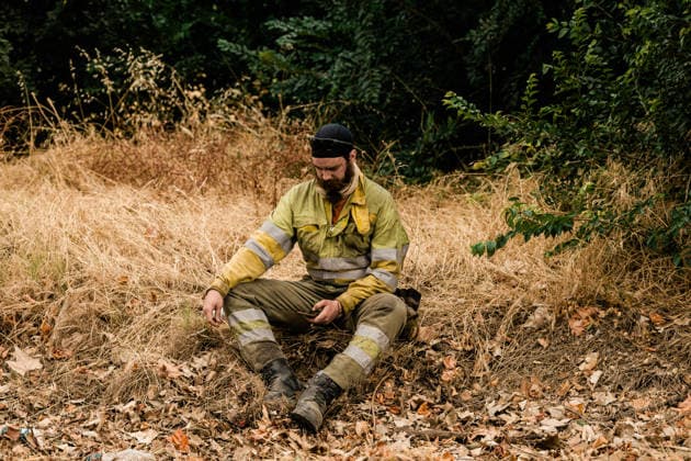 Evacuation Ordered for Cebreros, Hoyo de Pinares, and Burgohondo; Navaluenga Placed Under Lockdown Due to the Fire in Ávila A forest firefighter assists in firefighting efforts on July 24, 2026, in Navaluenga, Ávila, Castile and León, Spain. The Government Delegation has ordered the lockdown of the town of Navaluenga, as well as the partial evacuation of Cebreros and the municipalities of Hoyo de Pinares and Burgohondo, due to the spread of the wildfire that originated in the municipality of Burgohondo. Specifically, in Cebreros, it has been determined that the town center will be placed under lockdown, along with the evacuation of homes in the front line. Meanwhile, the evacuation of affected residents of Hoyo de Pinares has been routed t  Copyright: xCarlosxLujanx 7685933