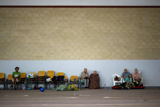 July 24, 2026, Madrid, Madrid, Spain: Nearly 1,000 people evacuated due to a wave of wildfires in the southwest of the Madrid region spend the night sheltered at the Villamanta municipal sports center, hastily converted into an emergency reception facility. Madrid Spain - ZUMAd308 20260724_zsp_d308_009 Copyright: xJuanxCarlosxLucasx