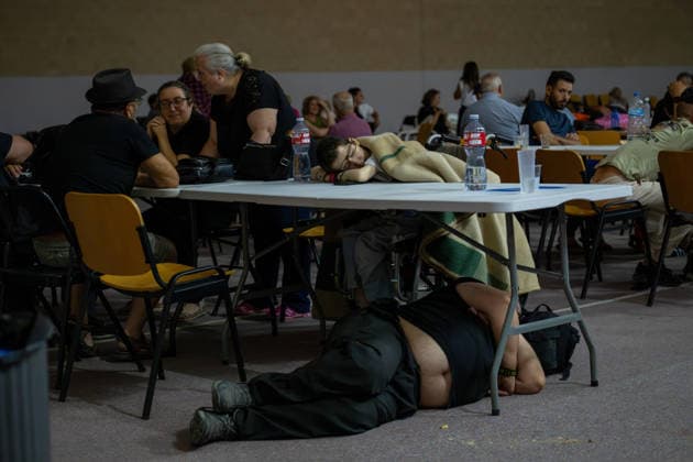 July 24, 2026, Madrid, Madrid, Spain: Nearly 1,000 people evacuated due to a wave of wildfires in the southwest of the Madrid region spend the night sheltered at the Villamanta municipal sports center, hastily converted into an emergency reception facility. Madrid Spain - ZUMAd308 20260724_zsp_d308_013 Copyright: xJuanxCarlosxLucasx