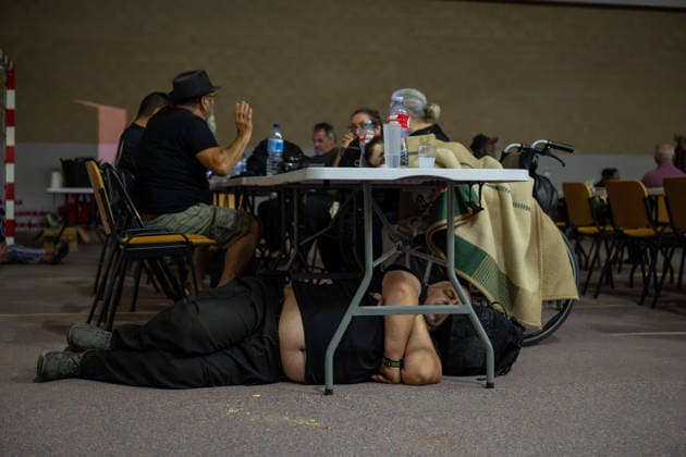 July 24, 2026, Madrid, Madrid, Spain: Nearly 1,000 people evacuated due to a wave of wildfires in the southwest of the Madrid region spend the night sheltered at the Villamanta municipal sports center, hastily converted into an emergency reception facility. Madrid Spain - ZUMAd308 20260724_zsp_d308_014 Copyright: xJuanxCarlosxLucasx