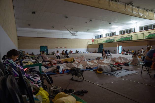 July 24, 2026, Madrid, Madrid, Spain: Nearly 1,000 people evacuated due to a wave of wildfires in the southwest of the Madrid region spend the night sheltered at the Villamanta municipal sports center, hastily converted into an emergency reception facility. Madrid Spain - ZUMAd308 20260724_zsp_d308_019 Copyright: xJuanxCarlosxLucasx