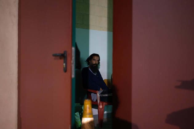 July 24, 2026, Madrid, Madrid, Spain: Nearly 1,000 people evacuated due to a wave of wildfires in the southwest of the Madrid region spend the night sheltered at the Villamanta municipal sports center, hastily converted into an emergency reception facility. Madrid Spain - ZUMAd308 20260724_zsp_d308_021 Copyright: xJuanxCarlosxLucasx