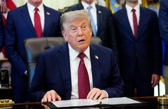 President Trump Announces Prospect of Nuclear Energy Projects in Federal Waters 1President Donald Trump delivers an announcement on American nuclear innovation in the Oval Office of the White House in Washington, DC on Friday, July 24, 2026. The Trump administration announced they would consider putting nuclear energy projects in federal waters. Photo by Bonnie Cash Pool ABACAPRESS.COM WASHINGTON DC United States  Copyright: xPool ABACAx