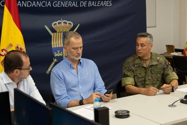 King Felipe VI Meets with the Emergency Coordination Center King Felipe VI visited the operations center of the General Command of the Balearic Islands to participate via videoconference in the meeting of the State Coordination and Management Committee (CECOD) of the State Emergency Plan, on July 24, 2026, in Palma de Mallorca, Spain. King Felipe has been in contact with the presidents and mayors affected by the fires. KING FELIPE VI CECOD EMERGENCY FIRES Europa Press 07 24 2026 Palma, Spain  Copyright: xEuropaxPressx 7686042