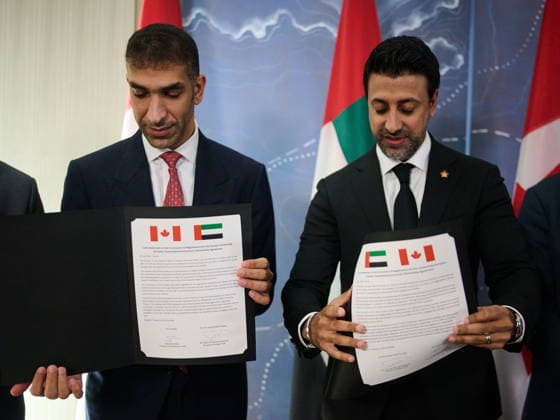 July 24, 2026, Toronto, On, Canada: United Arab Emirates Minister of Foreign Trade Dr. Thani bin Ahmed Al Zeyoudi, left, and Canada s Minister of International Trade Maninder Sidhu sign a joint agreement at a press conference in Toronto, on Friday, July 24, 2026. Toronto Canada  - ZUMAc35_ 20260724_zaf_c35_046 Copyright: xSammyxKoganx