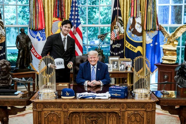 July 24, 2026, Washington, Dc, United States: U.S. President Donald Trump, poses with Los Angeles Dodgers superstar Shohei Ohtani, left, during a celebration of their 2025 MLB World Series championship, at the Oval Office of the White House, July 23, 2026, in Washington, D.C. Washington United States - ZUMAp138 20260724_zaa_p138_054 Copyright: xJoycexN.xBoghosian WhitexHousex