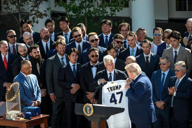 July 24, 2026, Washington, Dc, United States: Mark Walter, owner of the Los Angeles Dodgers, presents a team jersey to U.S. President Donald Trump, during a celebration of their 2025 MLB World Series championship, at the Rose Garden of the White House, July 23, 2026, in Washington, D.C. Washington United States - ZUMAp138 20260724_zaa_p138_058 Copyright: xMollyxRiley WhitexHousex