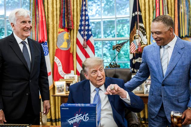 July 24, 2026, Washington, Dc, United States: U.S. President Donald Trump, shows off a Los Angeles Dodgers championship ring with team owner Mark Walter, left, and manager Dave Roberts, center, during a celebration of their 2025 MLB World Series championship, at the Oval Office of the White House, July 23, 2026, in Washington, D.C. Washington United States - ZUMAp138 20260724_zaa_p138_060 Copyright: xJoycexN.xBoghosian WhitexHousex