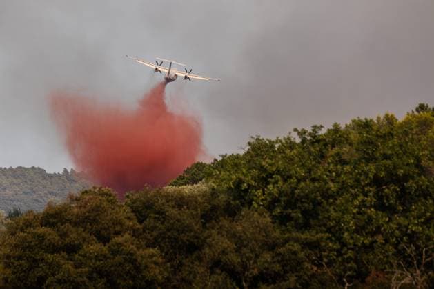 FIRE IN PONTEVES PHOTOPQR NICE MATIN FLORIAN ESCOFFIER JULY 24, 2026 Photo by Florian ESCOFFIER, NICE MATIN FIRE IN PONTEVES Major forest fires are currently burning in France, such as here in the south, in the Var department, France  Copyright: xPHOTOPQR NICExMATIN MAXPPPxESCOFFIERxFLORIANx 20260724NIM8774 20260724NIM8774