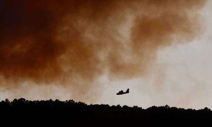 FIRE IN THE VAR PHOTO BY LUC BOUTRIA, NICE MATIN, JULY 24, 2026 Photo by Luc Boutria, Nice Matin, Varmatin: FIRE IN THE VAR IN CORRENS Major forest fires are currently burning in France, such as here in the south, in the Var department Local Caption France  Copyright: xPHOTOPQR NICExMATIN MAXPPPxBOUTRIAxLUCx 20260724NIM9034 20260724NIM9034