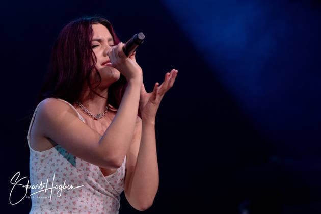 2026 Latitude Festival 24 July 2026: English singer songwriter Alessandra Rose Jones, known professionally as Alessi Rose, performs live on The Second Stage on the first day of the 20th edition of Latitude Festival, Henham Park, Southwold, UK., Credit:Stuart Hogben Avalon  Copyright: xStuartxHogbenx xAvalonx 1118359193