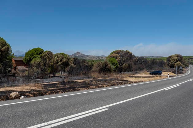 The Ávila City Council is deploying a response operation to assist the residents of El Tiemblo who were evacuated. Condition of the area following the fire, as of July 24, 2026, in Almorox, Toledo, Castile-La Mancha, Spain, July 24, 2026: FIRE, SMOKE, SMOKE PLUME, EVACUEES, CLM, EMERGENCY RESPONSE, FLAME, EMbers, ALMOROX, TOLEDO, Almorox, Toledo, Castile-La Mancha Almorox, Toledo, Castile-La Mancha, Spain  Copyright: xGabrixSolerax 7686355