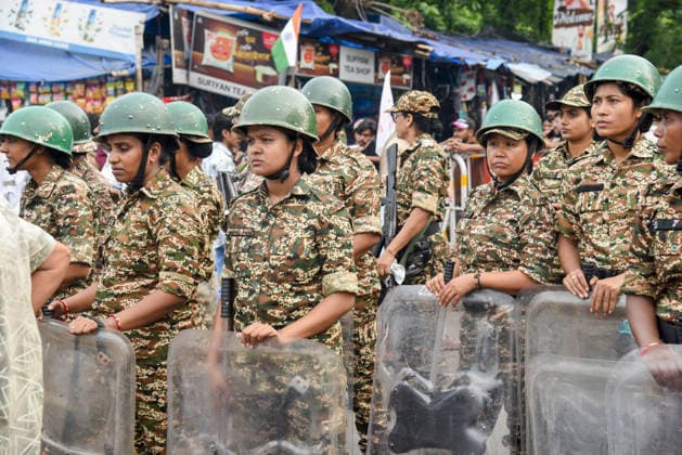 Kolkata Rally Supports CJP Protest Helmeted security personnel stand in formation behind transparent riot shields in Kolkata, India, on July 24, 2026. The rally was held in solidarity with the Cockroach Janta Party s ongoing protest at New Delhi s Jantar Mantar demanding the resignation of Education Minister Dharmendra Pradhan over alleged NEET examination irregularities, as leaders of the youth-led movement held a second round of talks with government officials after Prime Minister Narendra Modi pledged legal reforms and swift punishment for those involved in exam paper leaks. Kolkata West Bengal India Copyright: xDebajyotixChakrabortyx