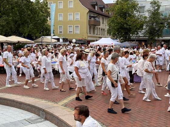 16.07.2026, Weisse Nacht Bad Wörishofen in der gesamten Fussgängerzone. Line-Dance 16.07.2026, Weisse Nacht Bad Wörishofen 16.07.2026, Weisse Nacht Bad Wörishofen *** July 16, 2026, White Night in Bad Wörishofen—line dancing throughout the pedestrian zone July 16, 2026, White Night in Bad Wörishofen July 16, 2026, White Night in Bad Wörishofen