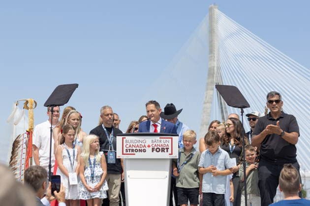 July 24, 2026, Windsor, On, CANADA: Members of the Howe family join Dr. Murray Howe during a ribbon cutting ceremony for the opening of the Gordie Howe International Bridge, in Windsor, Ont., Friday, July 24, 2026. Windsor CANADA  - ZUMAc35_ 20260724_zaf_c35_084 Copyright: xDaxxMelmerx