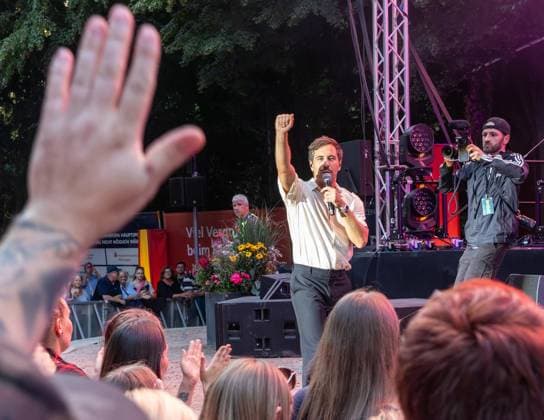 FANTASTIVAL - Max Giesinger ** NUR FÜR REDAKTIONELLE ZWECKE ** EDITORIAL USE ONLY **<p>Beim FANTASTIVAL Burgtheater bietet am Donnerstag, den 24.07.2026 Max Giesinger einen wunderbaren Abend voller Emotionen. Deutschland NRW Wesel Copyright: ErwinxPottgiesser *** FANTASTIVAL Max Giesinger ** FOR EDITORIAL USE ONLY ** EDITORIAL USE ONLY ** p At the FANTASTIVAL at the Burgtheater on Thursday, July 24, 2026, Max Giesinger will present a wonderful evening full of emotion. Germany, North Rhine-Westphalia, Wesel. Copyright ErwinxPottgiesser Copyright: ErwinxPottgiesser doc86v0n0mophc1ihlwtf7i ,EDITORIAL USE ONLY