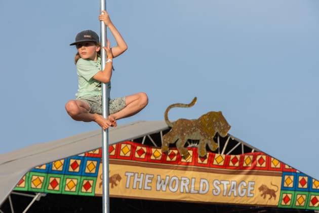 July 25, 2026, Corsham, Wiltshire, England: Festival goers enjoy a sunny Friday at WOMAD Festival in Wiltshire. Corsham England  - ZUMAr169 20260725_zip_r169_022 Copyright: xRodxHarbinsonx