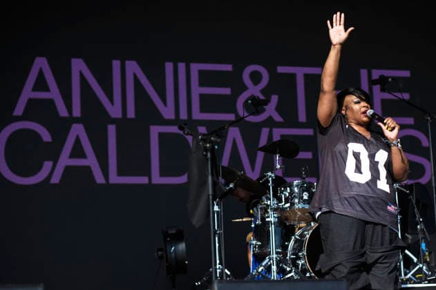 Anjessica Caldwell von Annie & The Caldwells live auf dem WOMAD - The World s Festival im Neston Park. Neston, 24.07.2026 *** Anjessica Caldwell of Annie The Caldwells performing live at WOMAD The World s Festival in Neston Park, Neston, July 24, 2026 Foto:xJ.xEdwardsx xFuturexImagex womad_6705