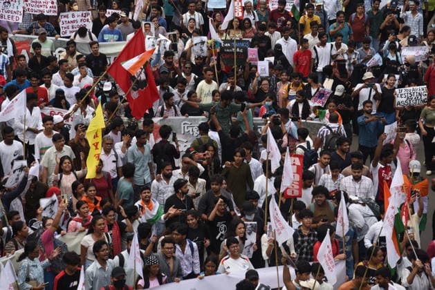 India: Student activists participate in a demonstration in solidarity with the Cockroach Janta Party Student activists participate in a demonstration in solidarity with the Cockroach Janta Party (CJP) protest at Jantar Mantar in New Delhi, demanding the resignation of India s Education Minister Dharmendra Pradhan over alleged exam paper leaks. India-Protest Kolkata West Bengal India Copyright: DebajyotixChakraborty