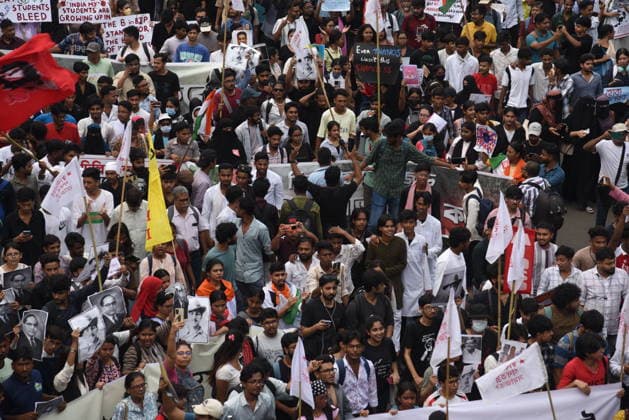 India: Student activists participate in a demonstration in solidarity with the Cockroach Janta Party Student activists participate in a demonstration in solidarity with the Cockroach Janta Party (CJP) protest at Jantar Mantar in New Delhi, demanding the resignation of India s Education Minister Dharmendra Pradhan over alleged exam paper leaks. India-Protest Kolkata West Bengal India Copyright: DebajyotixChakraborty