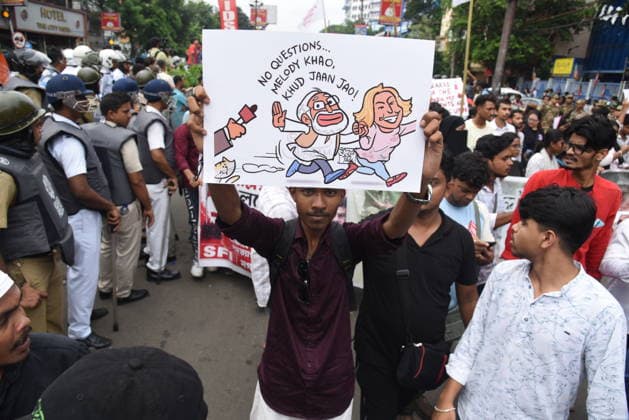 India: Student activists participate in a demonstration in solidarity with the Cockroach Janta Party Student activists participate in a demonstration in solidarity with the Cockroach Janta Party (CJP) protest at Jantar Mantar in New Delhi, demanding the resignation of India s Education Minister Dharmendra Pradhan over alleged exam paper leaks. India-Protest Kolkata West Bengal India Copyright: DebajyotixChakraborty