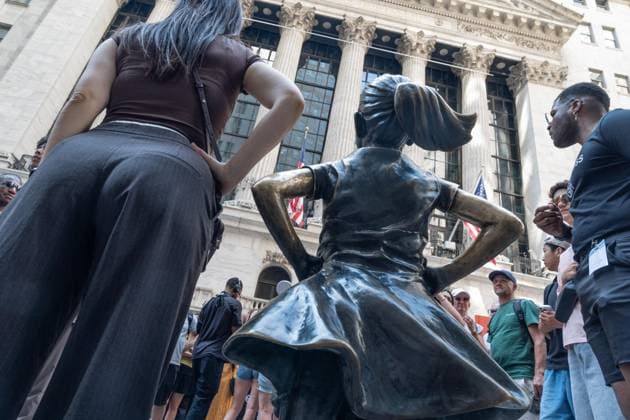July 24, 2026, New York, New York, USA: State Street (index STT) rings closing bell to celebrate Fearless Girl of the New York Stock Exchange (NYSE) in New York, NY on July 24, 2026. The Fearless Girl is a famous four-foot bronze statue created by artist Kristen Visbal and commissioned by State Street Global Advisors (a division of State Street Corporation). To mark the occasion State Street throw the block party in front of NYSE. New York USA  - ZUMAr339 20260724_znp_r339_001 Copyright: xLevxRadinx
