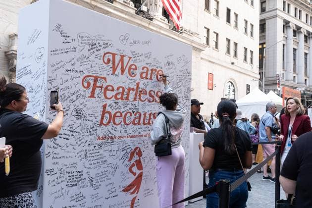 July 24, 2026, New York, New York, USA: State Street (index STT) rings closing bell to celebrate Fearless Girl of the New York Stock Exchange (NYSE) in New York, NY on July 24, 2026. The Fearless Girl is a famous four-foot bronze statue created by artist Kristen Visbal and commissioned by State Street Global Advisors (a division of State Street Corporation). To mark the occasion State Street throw the block party in front of NYSE. New York USA - ZUMAr339 20260724_znp_r339_004 Copyright: xLevxRadinx