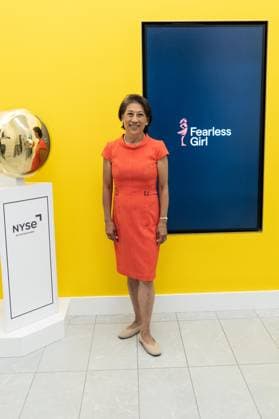 July 24, 2026, New York, New York, USA: Yie-Hsin Hung, President & Chief Executive Officer of State Street Investment Management of State Street (index STT) poses as she rings closing bell to celebrate Fearless Girl of the New York Stock Exchange (NYSE) in New York, NY on July 24, 2026. New York USA  - ZUMAr339 20260724_znp_r339_021 Copyright: xLevxRadinx