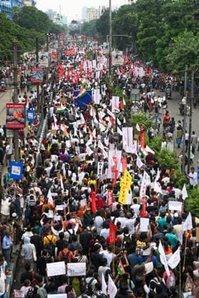 KOLKATA, INDIA - JULY 24: Leftwing Student Unions and students take out a protest march from Sealdah to Esplanade in solidarity with the ongoing protest at New Delhi s Jantar Mantar demanding the resignation of Union Education Minister Dharmendra Pradhan over alleged NEET Exam irregularities on July 24, 2026 in Kolkata, India. (Photo by Samir Jana Hindustan Times) Leftwing Student Unions Protest March In Kolkata Demanding Resignation Of Education Minister Over NEET-UG Examination Paper Leak