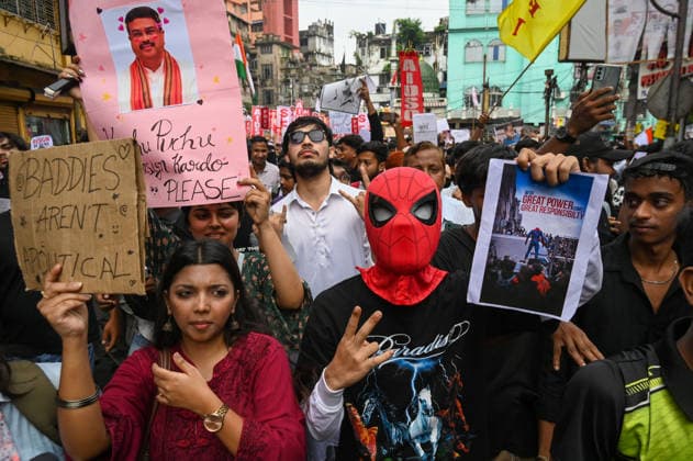 KOLKATA, INDIA - JULY 24: Leftwing Student Unions and students take out a protest march from Sealdah to Esplanade in solidarity with the ongoing protest at New Delhi s Jantar Mantar demanding the resignation of Union Education Minister Dharmendra Pradhan over alleged NEET Exam irregularities on July 24, 2026 in Kolkata, India. (Photo by Samir Jana Hindustan Times) Leftwing Student Unions Protest March In Kolkata Demanding Resignation Of Education Minister Over NEET-UG Examination Paper Leak