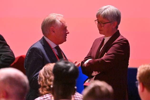 ALP NATIONAL CONFERENCE, Minister for Trade Don Farrell and Minister for Foreign Affairs Penny Wong during the 50th Australian Labor Party (ALP) national convention at the Adelaide Convention Centre, in Adelaide, Saturday, July 25, 2026. ( ADELAIDE SOUTH AUSTRALIA AUSTRALIA  Copyright: xMICKxTSIKASx 20260725128190345882