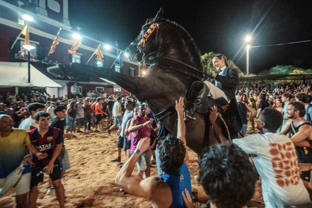 July 24, 2026, Es Castell, Menorca Balearic Islands, Spain: A caixer, or horse rider, rears his horse amid a cheering crowd during the traditional Jaleo at the Sant MartoÂ­ Festival in Es Castell. Es Castell Spain  - ZUMAo105 20260724_fap_o105_002 Copyright: xMatthiasxOesterlex