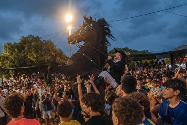 July 24, 2026, Es Castell, Menorca Balearic Islands, Spain: A caixer, or horse rider, rears his horse amid a cheering crowd during the traditional Jaleo at the Sant MartoÂ­ Festival in Es Castell. Es Castell Spain  - ZUMAo105 20260724_fap_o105_011 Copyright: xMatthiasxOesterlex