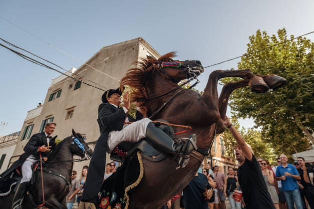 July 24, 2026, Es Castell, Menorca Balearic Islands, Spain: A caixer, or horse rider, rears his horse prior to the traditional Jaleo at the Sant MartoÂ­ Festival in Es Castell. Es Castell Spain - ZUMAo105 20260724_fap_o105_018 Copyright: xMatthiasxOesterlex