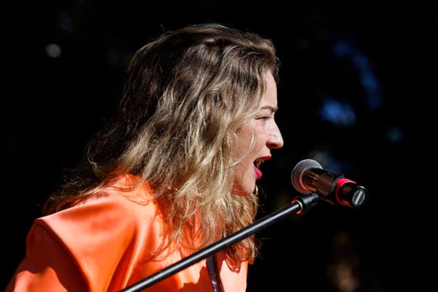 SING-IN PROTEST, Jess Miller Deputy Lord Mayor of the City of Sydney speaks to protestor during the ˜Sing-In™ protest in solidarity with Divine Playhouse at Hyde Park in Sydney, Saturday, July 25, 2026. The Trans Theatre Group was evicted from its rental property in Kent Street after its landlord Revelop terminated the venue s lease claiming offensive trade - a legal term deriving from an 1842 NSW law implemented to regulate foul smells and industrial waste - and never once in 184 years has a court been asked to consider if it extends to moral offensiveness. ( NO ARCHIVING SYDNEY NEW SOUTH WALES AUSTRALIA  Copyright: xJESSICAxHROMASx 20260725123066536429