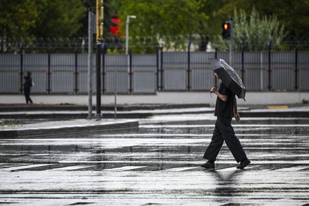 Heavy rainfall causes localized flooding in Turkiye s capital Ankara during summer ANKARA, TURKIYE – JULY 25: A pedestrian carrying an umbrella crosses a street during heavy rainfall in Ankara, Turkiye, on July 25, 2026. Heavy rain triggered localized flooding on several roads, causing traffic disruptions across the city. Utku Uçrak Anadolu Ankara Turkey. Editorial use only. Please get in touch for any other usage.  Copyright: x2026xAnadoluxUtkuxUcrakx