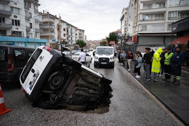 Heavy rainfall causes flooding, road collapse in Ankara ANKARA, TURKIYE – JULY 25: A car is seen trapped in a sinkhole after the road collapsed following heavy rainfall in Ankara, Turkiye, on July 25, 2026. Intense morning downpours caused sections of the road to give way, leaving the vehicle partially submerged. Muhammed Abdullah Kurtar Anadolu Ankara Turkey. Editorial use only. Please get in touch for any other usage.  Copyright: x2026xAnadoluxMuhammedxAbdullahxKurtarx