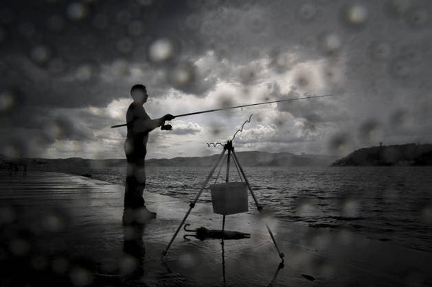 Heavy summer rainfall affects parts of Istanbul ISTANBUL, TURKIYE – JULY 25: A fisherman continues fishing along the Bosphorus during rainfall in Istanbul, Turkiye, on July 25, 2026. Dark clouds and passing summer showers covered parts of the city. Arife Karakum Anadolu Istanbul Turkey. Editorial use only. Please get in touch for any other usage.  Copyright: x2026xAnadoluxArifexKarakumx