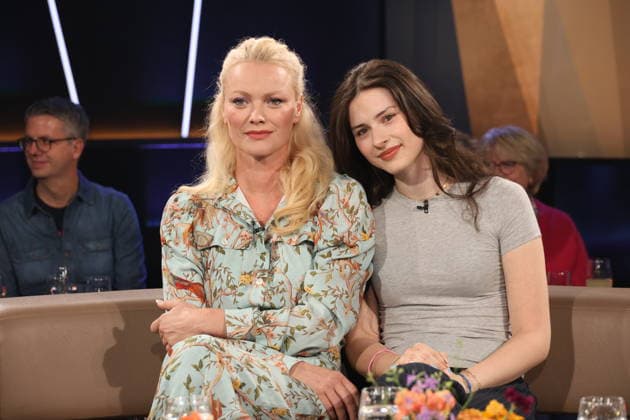 Franziska Knuppe, Model, und Tochter Mathilda Ruby Möstl zu Gast in der NDR Talk Show, Fototermin am 12.6.2026, Ausstrahlung der Sendung am 24.7.2026 im 3. Programm des NDR Fernsehen, Fernsehstudio Hamburg Lokstedt *** Franziska Knuppe, model, and her daughter Mathilda Ruby Möstl appeared as guests on the NDR Talk Show; photo shoot on June 12, 2026; the show aired on July 24, 2026, on NDR Television’s Channel 3; Hamburg Lokstedt TV studio