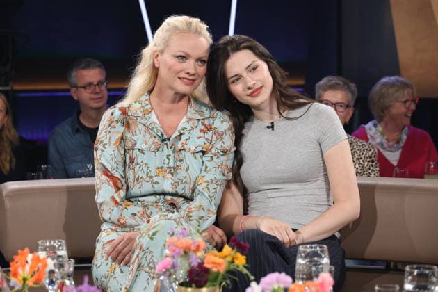 Franziska Knuppe, Model, und Tochter Mathilda Ruby Möstl zu Gast in der NDR Talk Show, Fototermin am 12.6.2026, Ausstrahlung der Sendung am 24.7.2026 im 3. Programm des NDR Fernsehen, Fernsehstudio Hamburg Lokstedt *** Franziska Knuppe, model, and her daughter Mathilda Ruby Möstl appeared as guests on the NDR Talk Show; photo shoot on June 12, 2026; the show aired on July 24, 2026, on NDR Television’s Channel 3; Hamburg Lokstedt TV studio