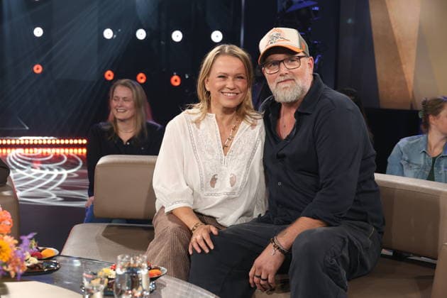 Nova Meierhenrich, Moderatorin, und Brian Bojsen, Koch, zu Gast in der NDR Talk Show, Fototermin am 12.6.2026, Ausstrahlung der Sendung am 24.7.2026 im 3. Programm des NDR Fernsehen, Fernsehstudio Hamburg Lokstedt *** Nova Meierhenrich, host, and Brian Bojsen, chef, as guests on the NDR Talk Show; photo op on June 12, 2026; The show will air on July 24, 2026, on NDR Television’s Channel 3, at the Hamburg Lokstedt television studio