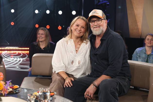 Nova Meierhenrich, Moderatorin, und Brian Bojsen, Koch, zu Gast in der NDR Talk Show, Fototermin am 12.6.2026, Ausstrahlung der Sendung am 24.7.2026 im 3. Programm des NDR Fernsehen, Fernsehstudio Hamburg Lokstedt *** Nova Meierhenrich, host, and Brian Bojsen, chef, as guests on the NDR Talk Show; photo op on June 12, 2026; The show will air on July 24, 2026, on NDR Television’s Channel 3, at the Hamburg Lokstedt television studio