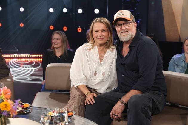 Nova Meierhenrich, Moderatorin, und Brian Bojsen, Koch, zu Gast in der NDR Talk Show, Fototermin am 12.6.2026, Ausstrahlung der Sendung am 24.7.2026 im 3. Programm des NDR Fernsehen, Fernsehstudio Hamburg Lokstedt *** Nova Meierhenrich, host, and Brian Bojsen, chef, as guests on the NDR Talk Show; photo op on June 12, 2026; The show will air on July 24, 2026, on NDR Television’s Channel 3, at the Hamburg Lokstedt television studio