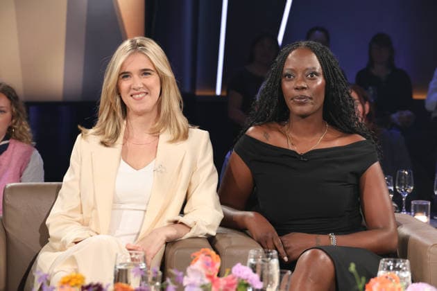 Katjana Gerz und Anna Dushime, Podcasterinnen und Moderatorinnen, zu Gast in der NDR Talk Show, Fototermin am 12.6.2026, Ausstrahlung der Sendung am 24.7.2026 im 3. Programm des NDR Fernsehen, Fernsehstudio Hamburg Lokstedt *** Katjana Gerz and Anna Dushime, podcasters and hosts, appeared as guests on the NDR Talk Show; photo op on June 12, 2026; the episode aired on July 24, 2026, on NDR Television’s Channel 3; Hamburg Lokstedt TV studio