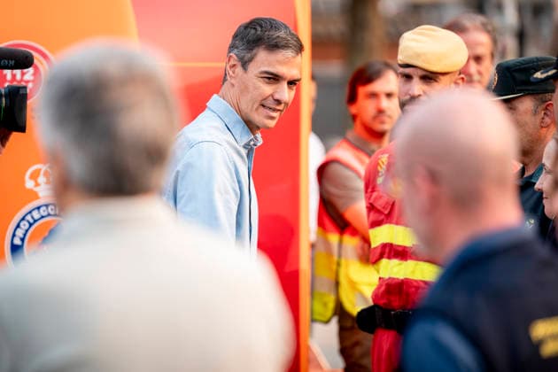 Sánchez Visits the Forward Command Post in Cenicientos, Madrid: Prime Minister Pedro Sánchez visits the Forward Command Post in the area affected by the forest fires in the western mountains on July 25, 2026, in Cenicientos, Madrid, Spain. Sánchez visits the FCP and attends the meeting of the State Committee for Coordination and Management of the State Emergency Plan (CECOD), where the progress of the fires in the central part of the country will be assessed. July 25, 2026, in Cenicientos, Madrid, Spain.  Copyright: xA.xPÃ rezxMecax 7686798