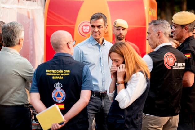 Sánchez Visits the Forward Command Post in Cenicientos, Madrid: Prime Minister Pedro Sánchez visits the Forward Command Post in the area affected by the forest fires in the western mountains on July 25, 2026, in Cenicientos, Madrid, Spain. Sánchez visits the FCP and attends the meeting of the State Committee for Coordination and Management of the State Emergency Plan (CECOD), where the progress of the fires in the central part of the country will be assessed. July 25, 2026, in Cenicientos, Madrid, Spain.  Copyright: xA.xPÃ rezxMecax 7686801