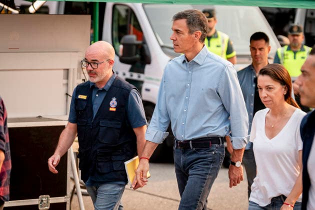 Sánchez Visits the Forward Command Post in Cenicientos, Madrid. Prime Minister Pedro Sánchez, accompanied by Government Delegate Francisco Martín, visits the Forward Command Post in the area affected by the forest fires in the western mountains, on July 25, 2026, in Cenicientos, Madrid, Spain. Sánchez visits the FCP and attends the meeting of the State Committee for Coordination and Management of the State Emergency Plan (CECOD), during which the progress of the fires in the central part of the country will be assessed. July 25, 2026, in Cenicientos, Madrid, Spain.  Copyright: xA.xPÃ rezxMecax 7686837